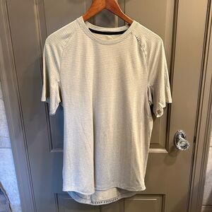 Lululemon tee shirt